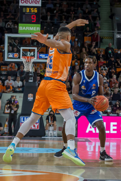 原因逼使他 原因逼使他