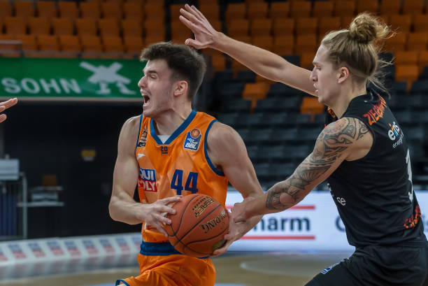 率剧烈波动 率剧烈波动