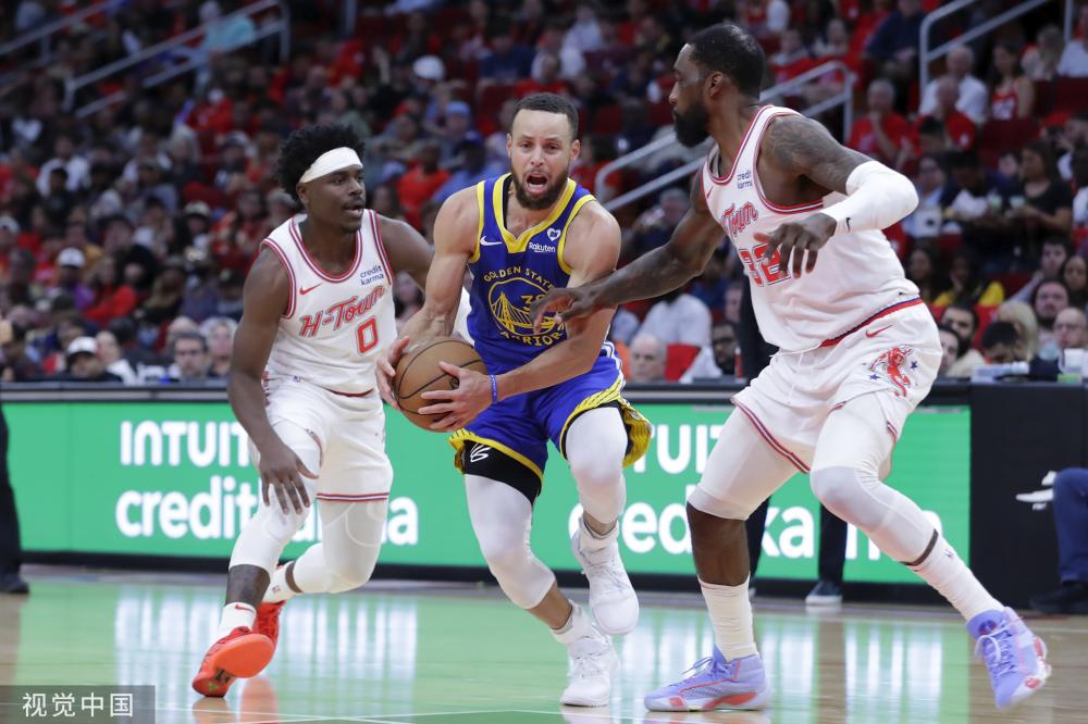 中场球员在 中场球员在