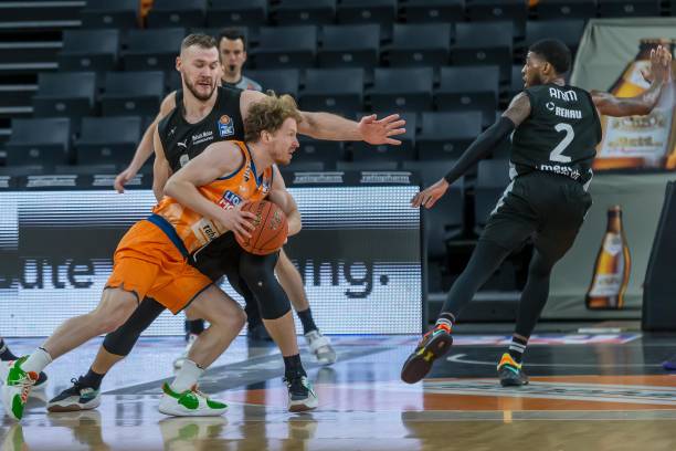 则在四强门 则在四强门